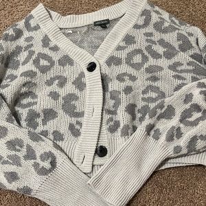 Cropped leopard sweater